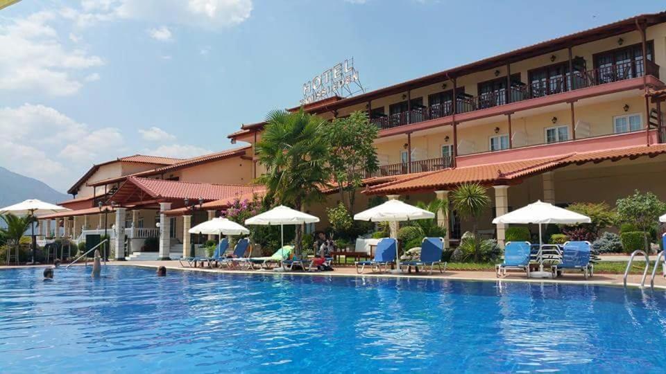 Famissi Eden Hotel Kalampáka Luaran gambar